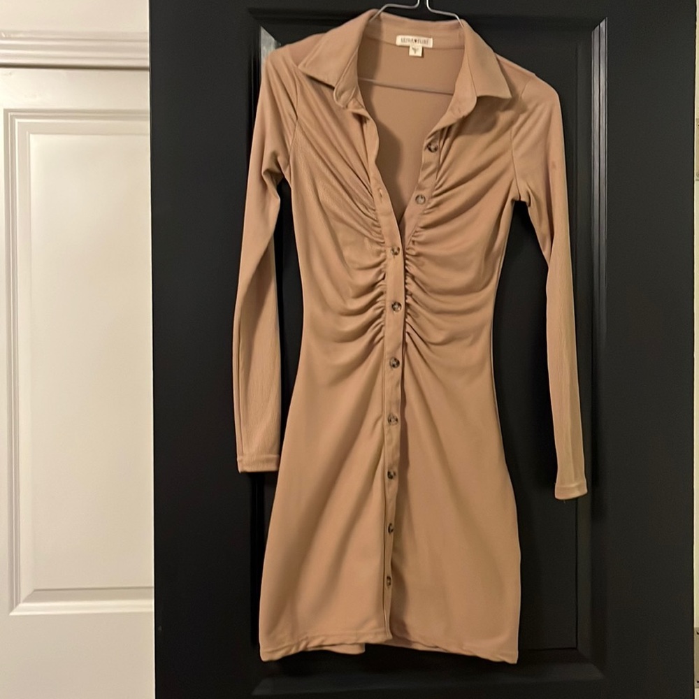 Short & sexy brown shirt dress. Never worn. Bought from Macys January 2022